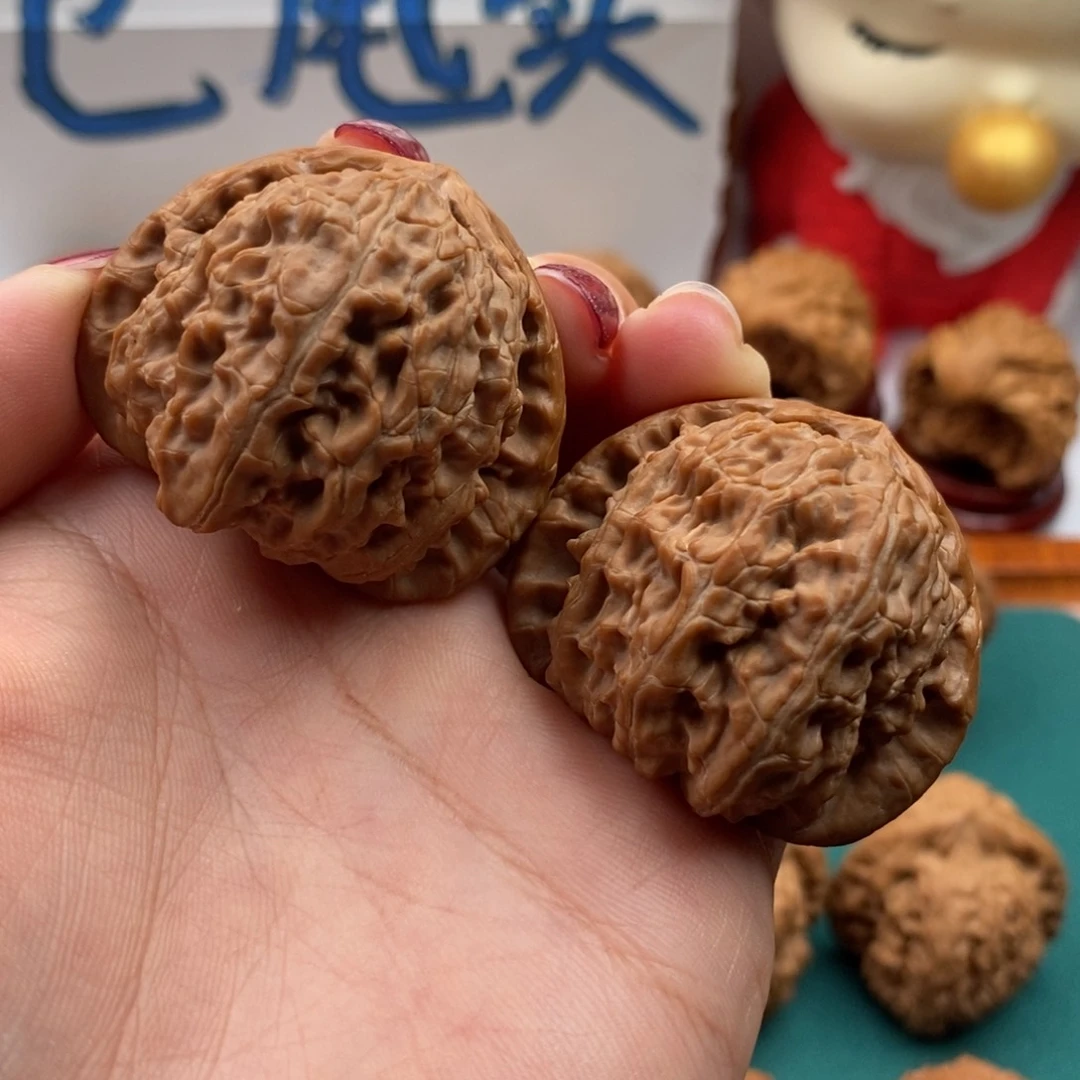 文玩核桃把件坨*哥41三角白