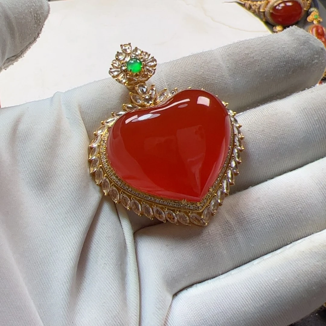 闹***闹南红玛瑙18K金镶嵌吊坠原矿高品爱心大吊坠