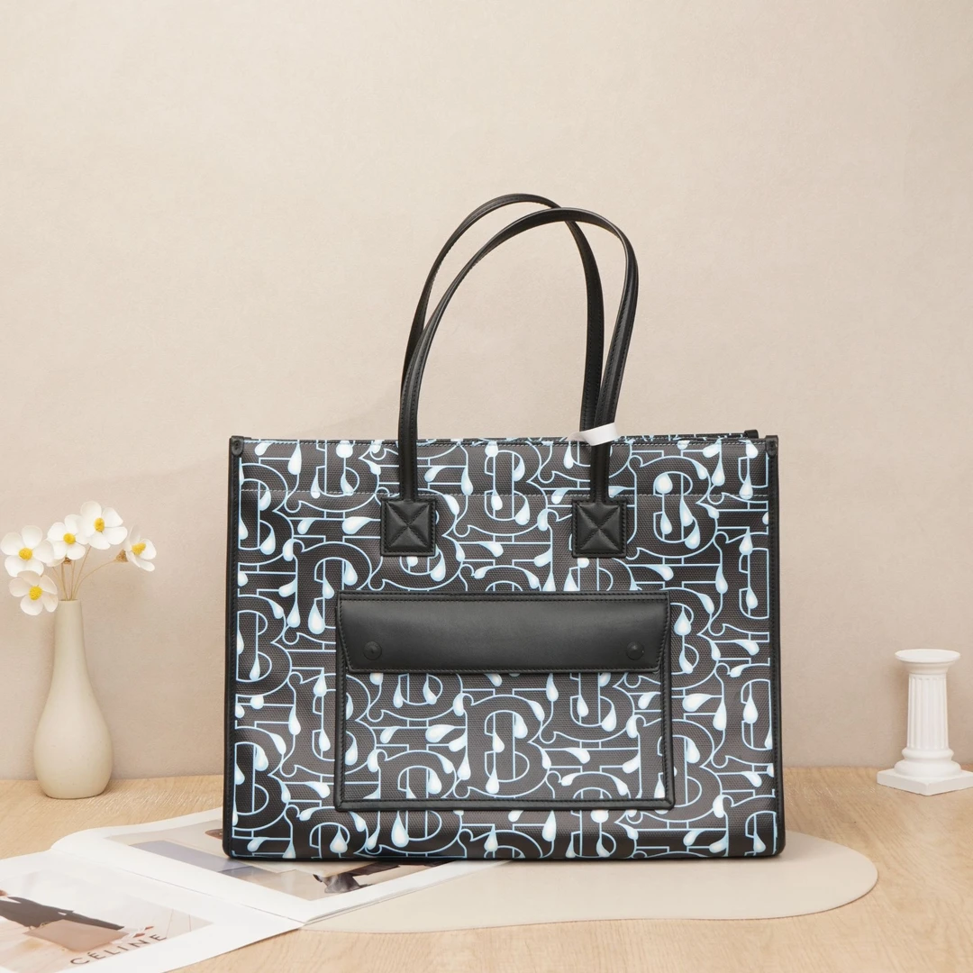 95新 BURBERRY/博柏利 博柏利托特中号印花DS024048