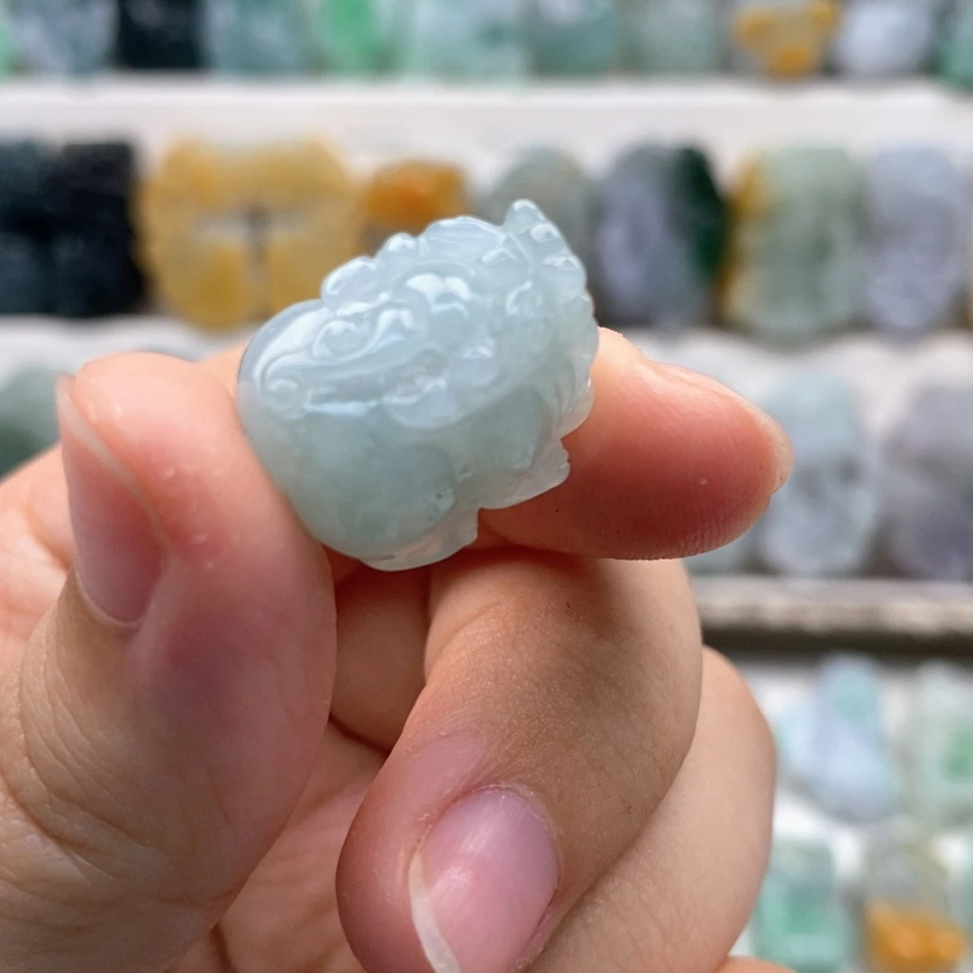 翡翠未镶嵌吊坠(赠链)