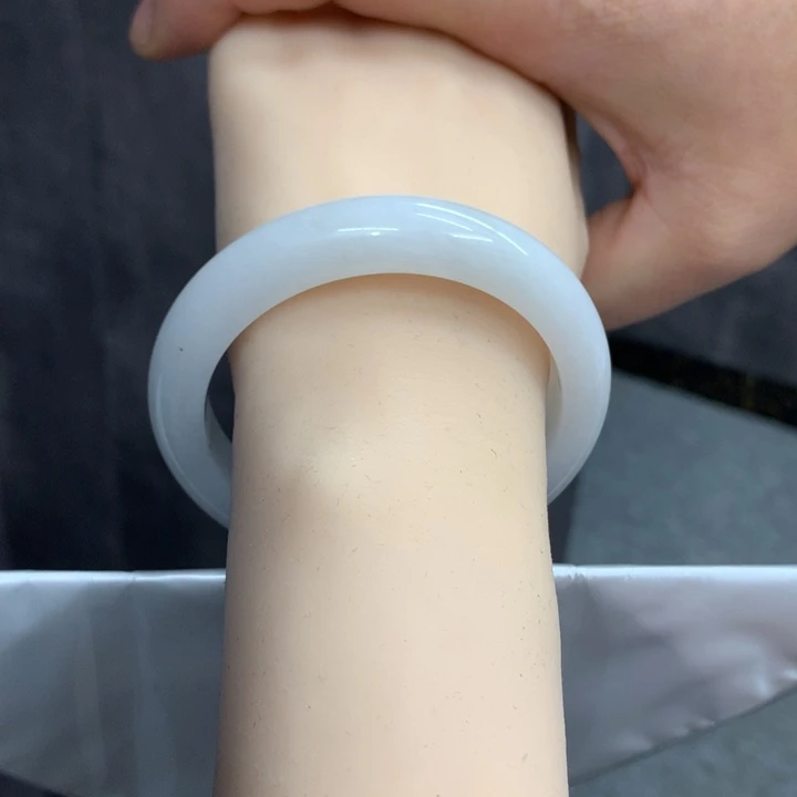 翡翠未镶嵌手镯手镯