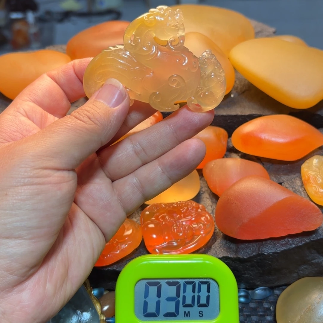 纳***艇石英岩玉未镶嵌挂件