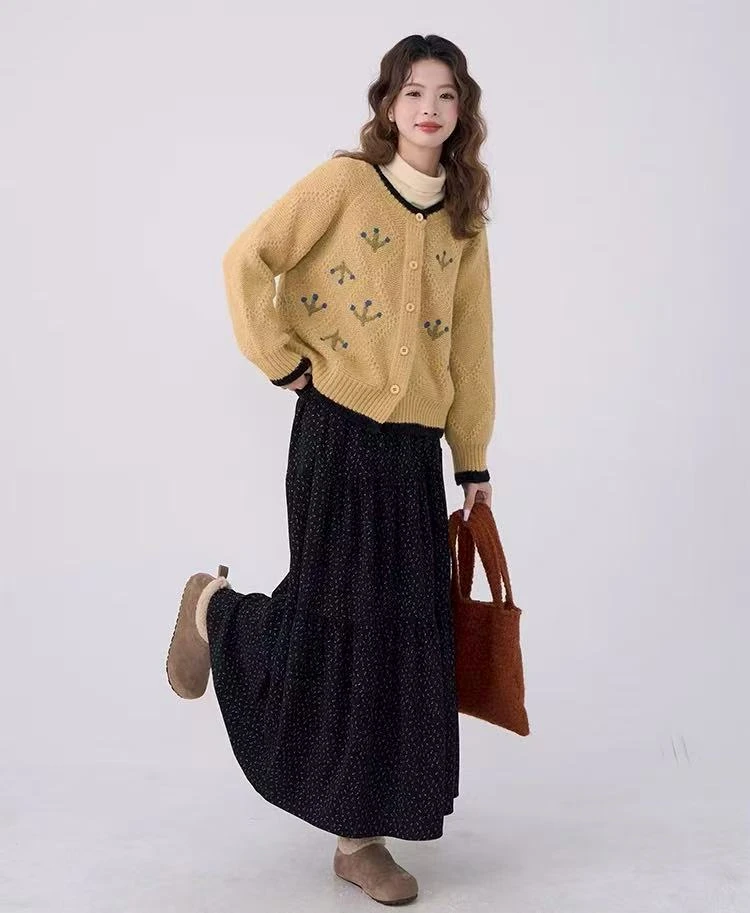 日系软糯高级圆领复古花朵刺绣针织开衫毛衣外套女秋冬慵懒风上衣