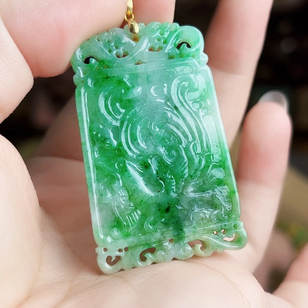 翡翠18K金镶嵌颈饰默认