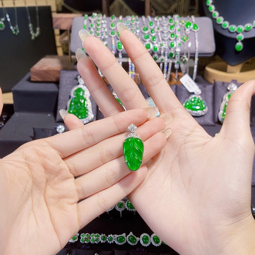 z***m翡翠银S925镶嵌颈饰叶子