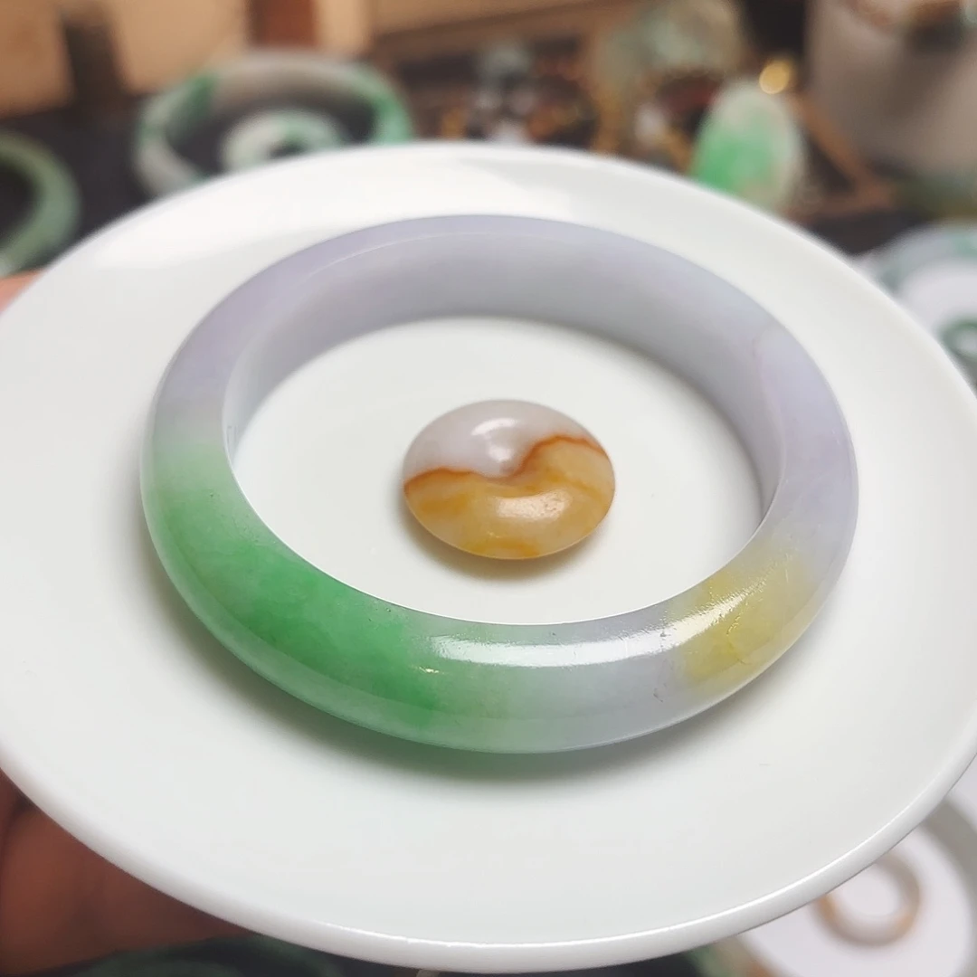 翡翠未镶嵌颈饰价格问主播，非常漏
