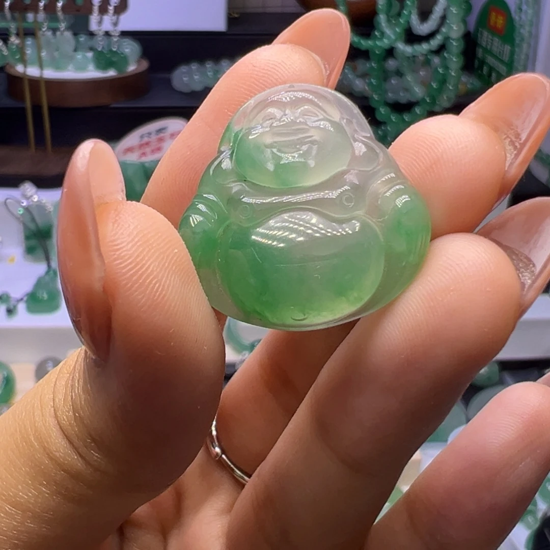 颈饰未镶嵌石英质玉（非洲翠）