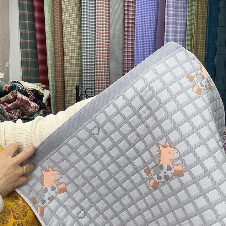 棉灰色小马枕巾45×65左右