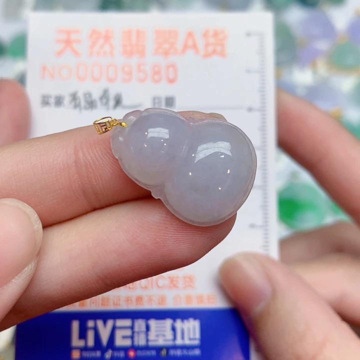 翡翠18K金镶嵌颈饰葫芦
