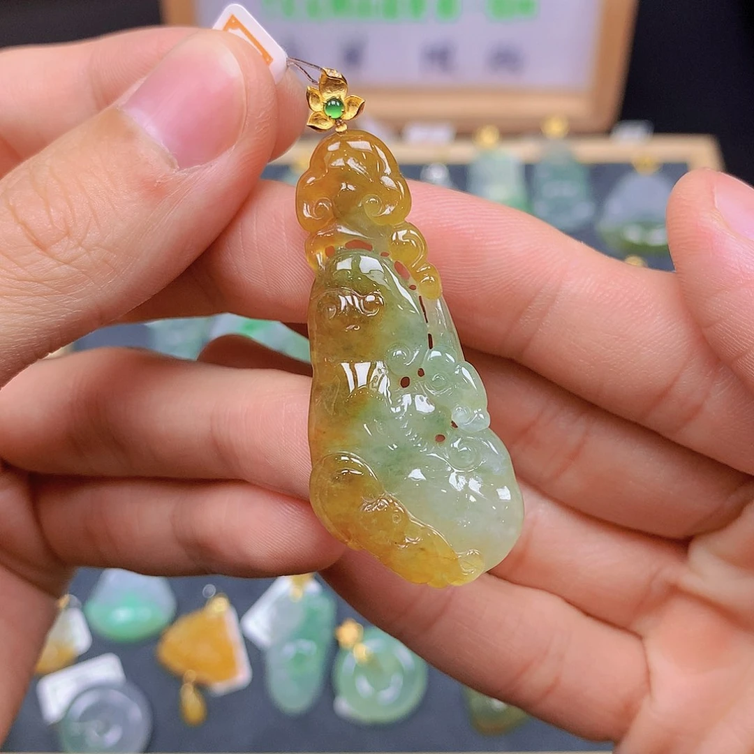 翡翠18K金镶嵌颈饰翡翠