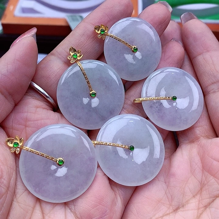 翡翠颈饰18K金镶嵌雨*翡翠