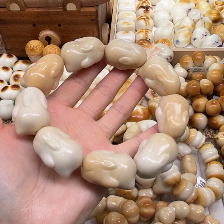 把件菩提根/象牙果12.8.22象牙果糖心趴趴兔微瑕