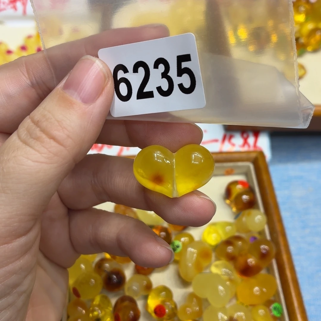 琥珀未镶嵌珠宝奇石