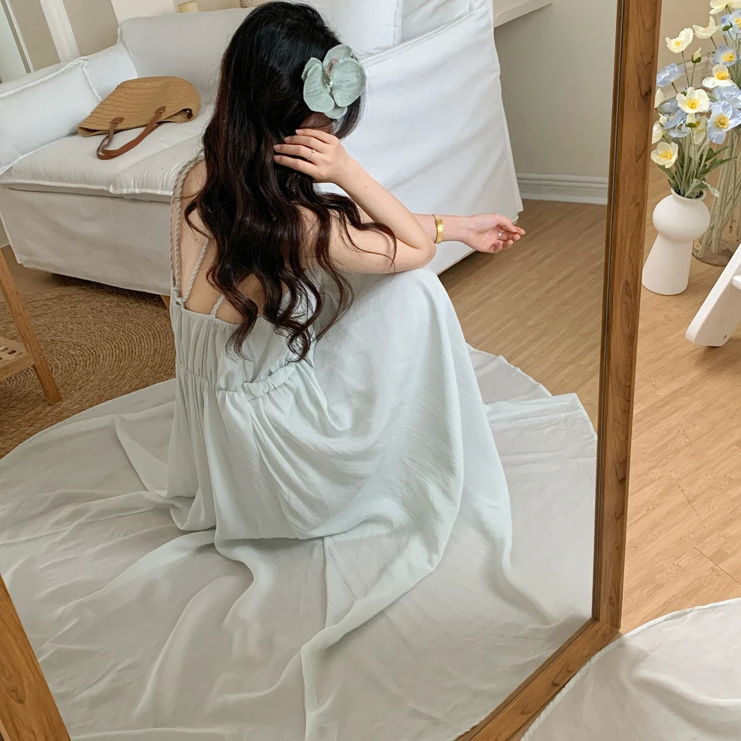 法式茶歇挂脖吊带裙女别致绝美气质名媛小众设计感海边度假连衣裙