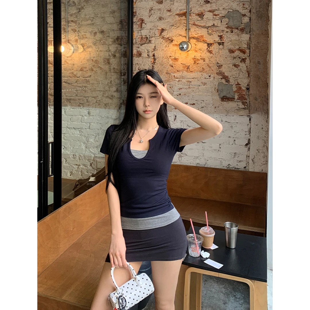 美式v领假两件短袖t恤女夏季设计感修身纯欲辣妹显瘦正肩上衣