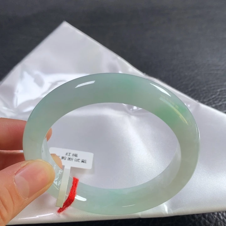 翡翠未镶嵌手镯57圈