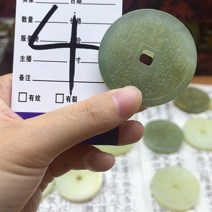 蛇纹石玉吊坠合金张*