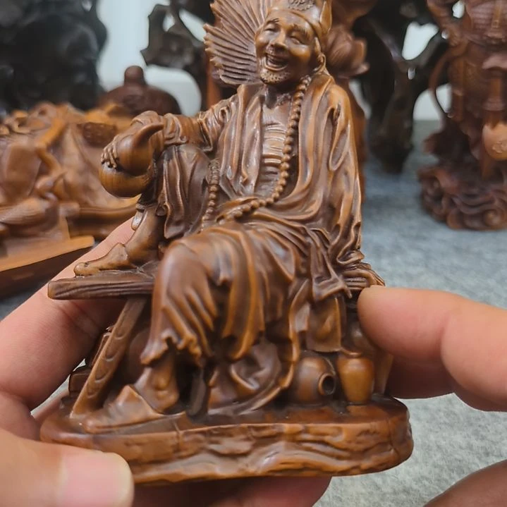 一***雄香榧木黄杨木雕人物摆件