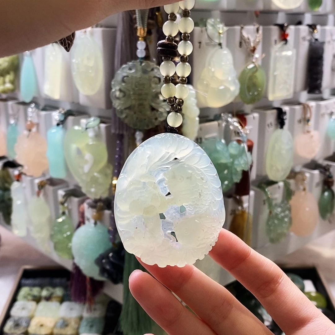 蛇纹石玉未镶嵌颈饰