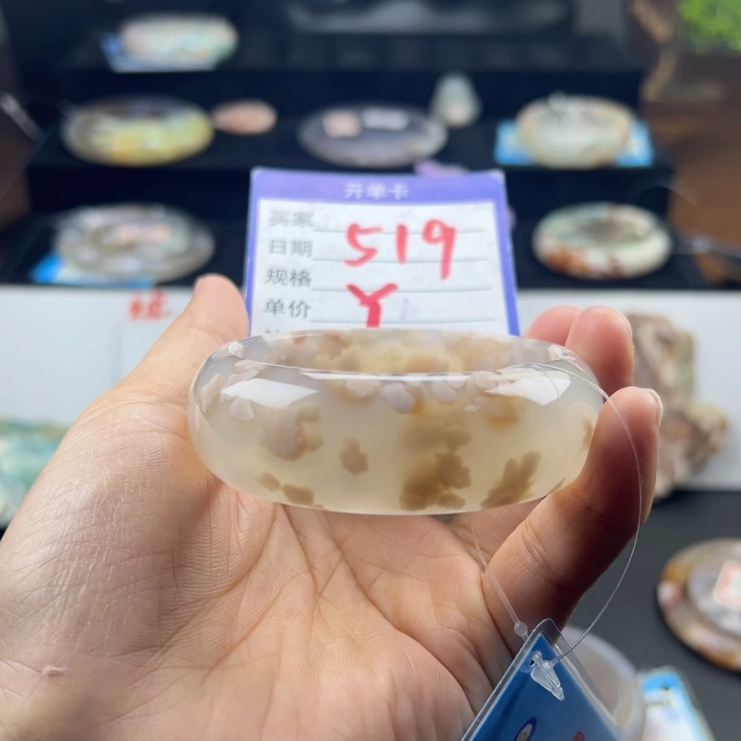 石英质玉手镯未镶嵌小****。