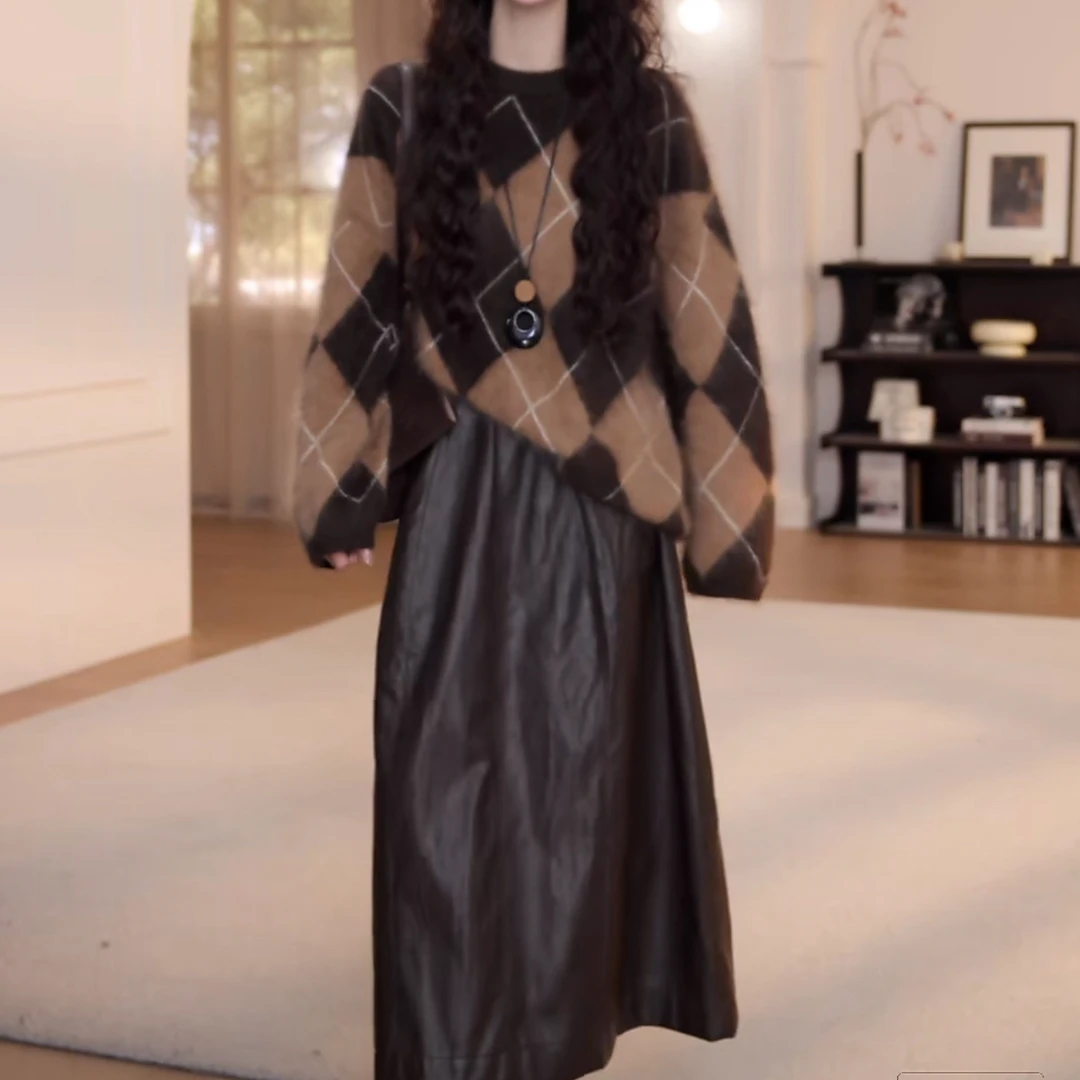 2025秋季新款撞色棱形格长袖针织衫女设计感时尚气质流光琥珀毛衣