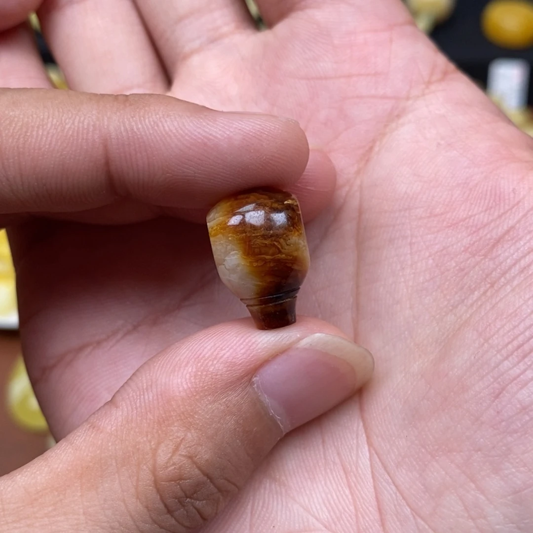 未镶嵌琥珀珠宝奇石