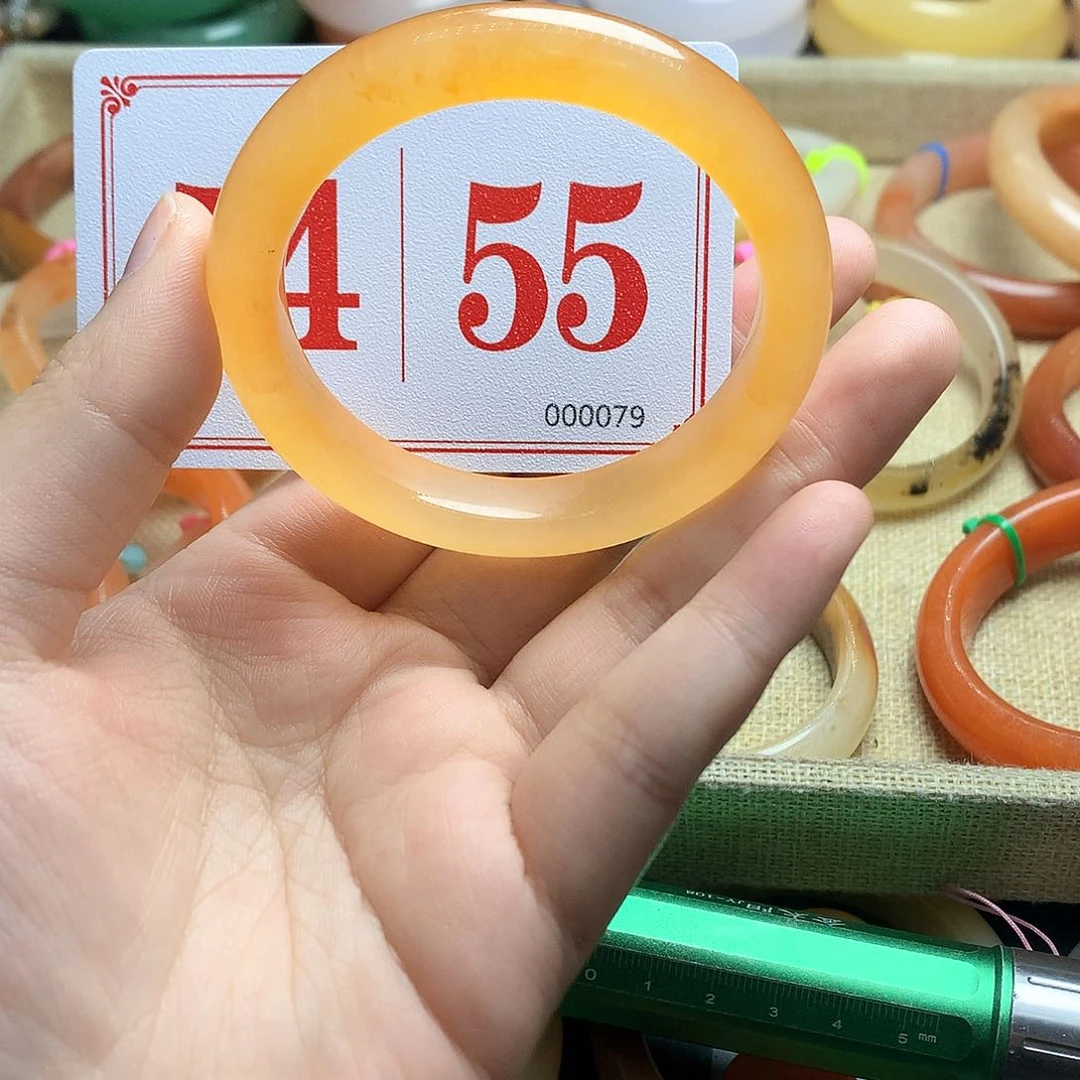 未镶嵌石英质玉（黄龙玉）手镯