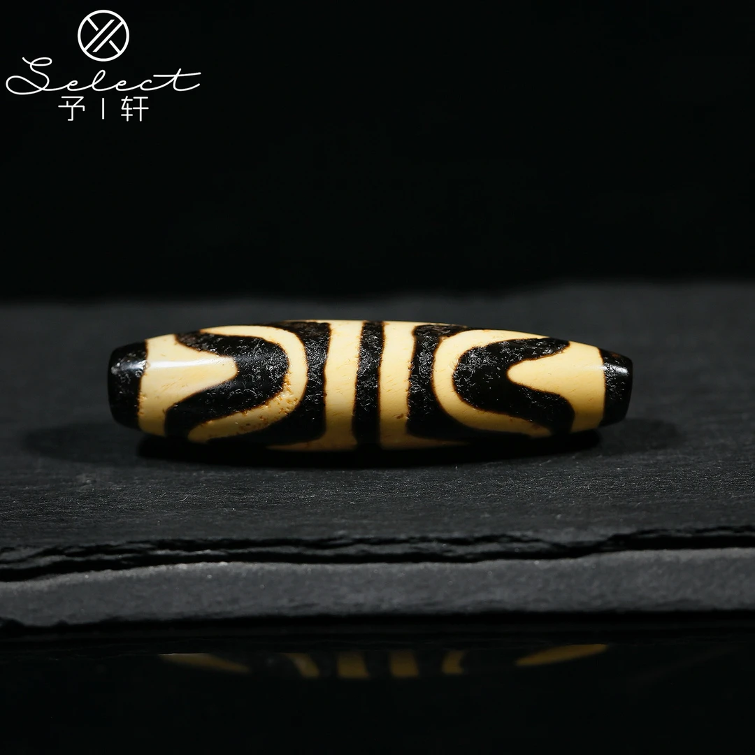 予轩出品；老冯牙黄超顶极黑满钙化中线四虎芽49.8*12.6mm玛瑙吊坠