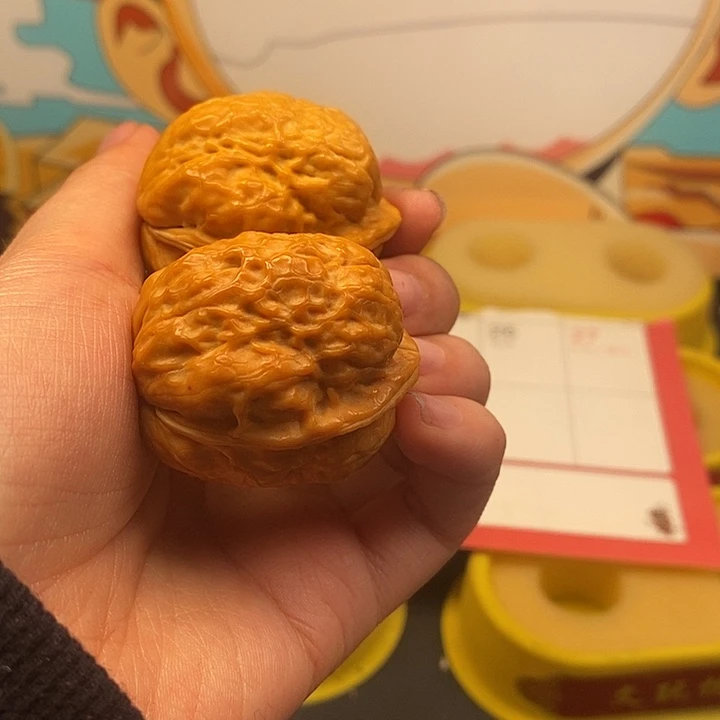 文玩核桃吊坠我在外面吃饭呢