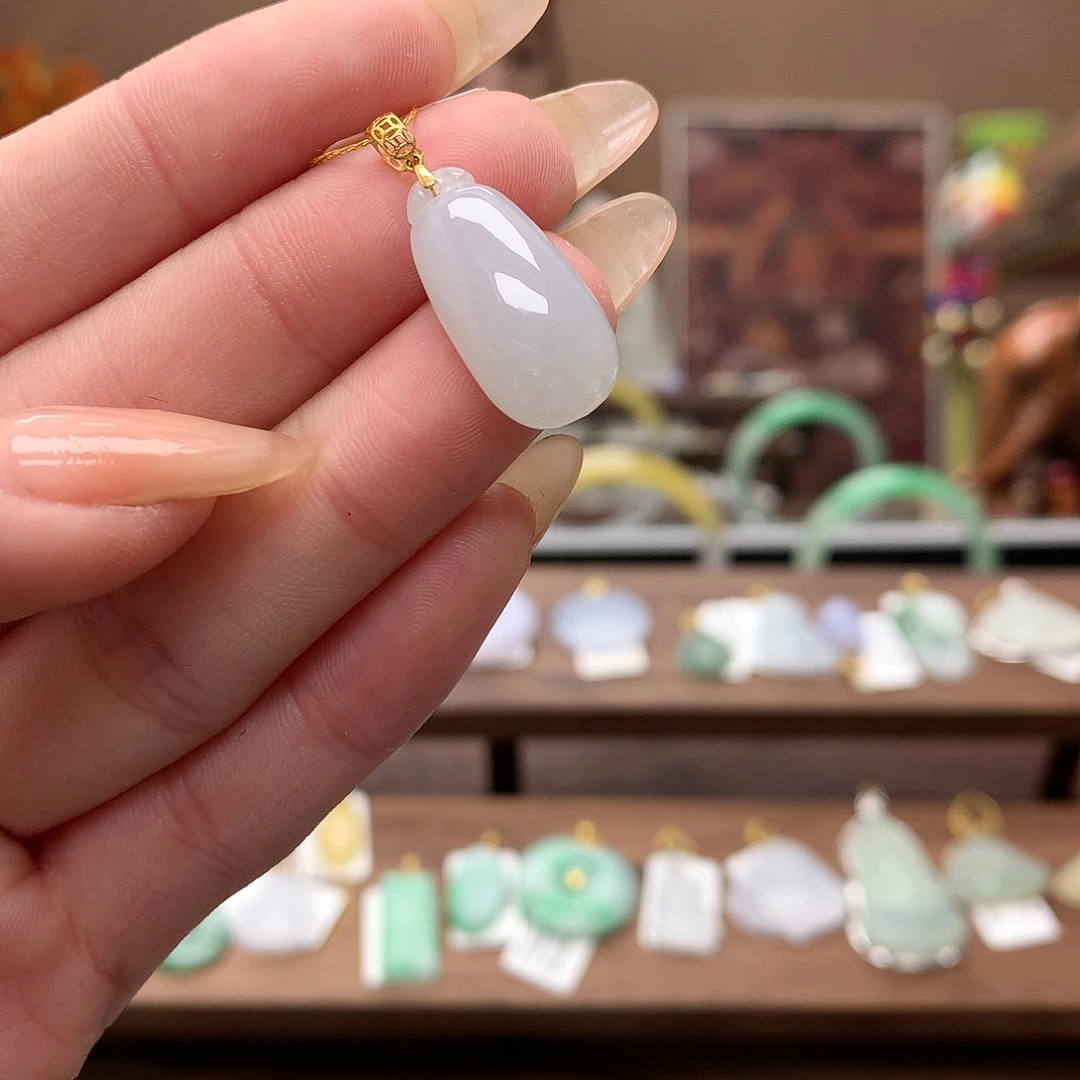 翡翠吊坠(不含链)18K金镶嵌