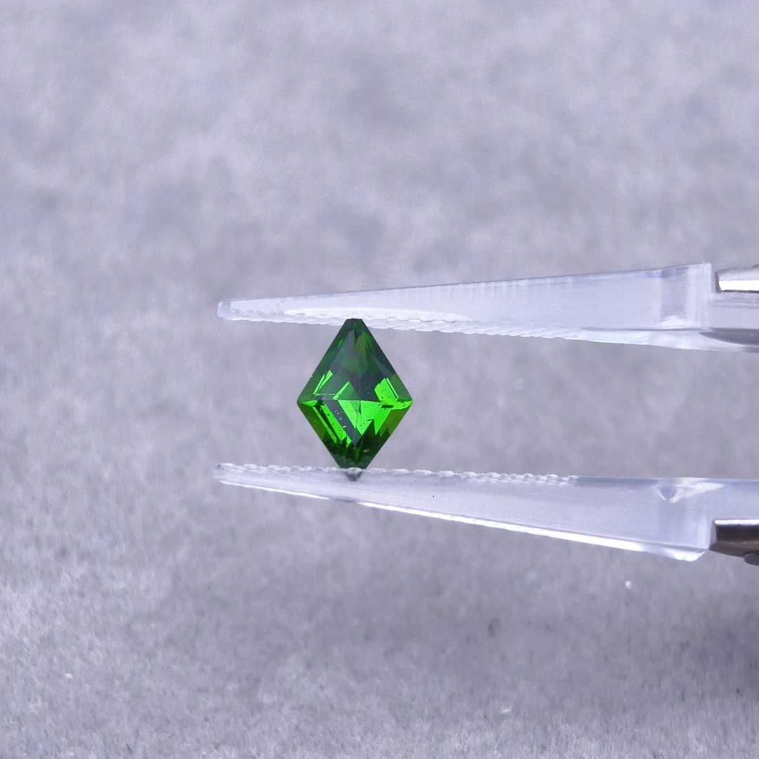 TVS 沙弗莱石-0.74ct（00822280）0123