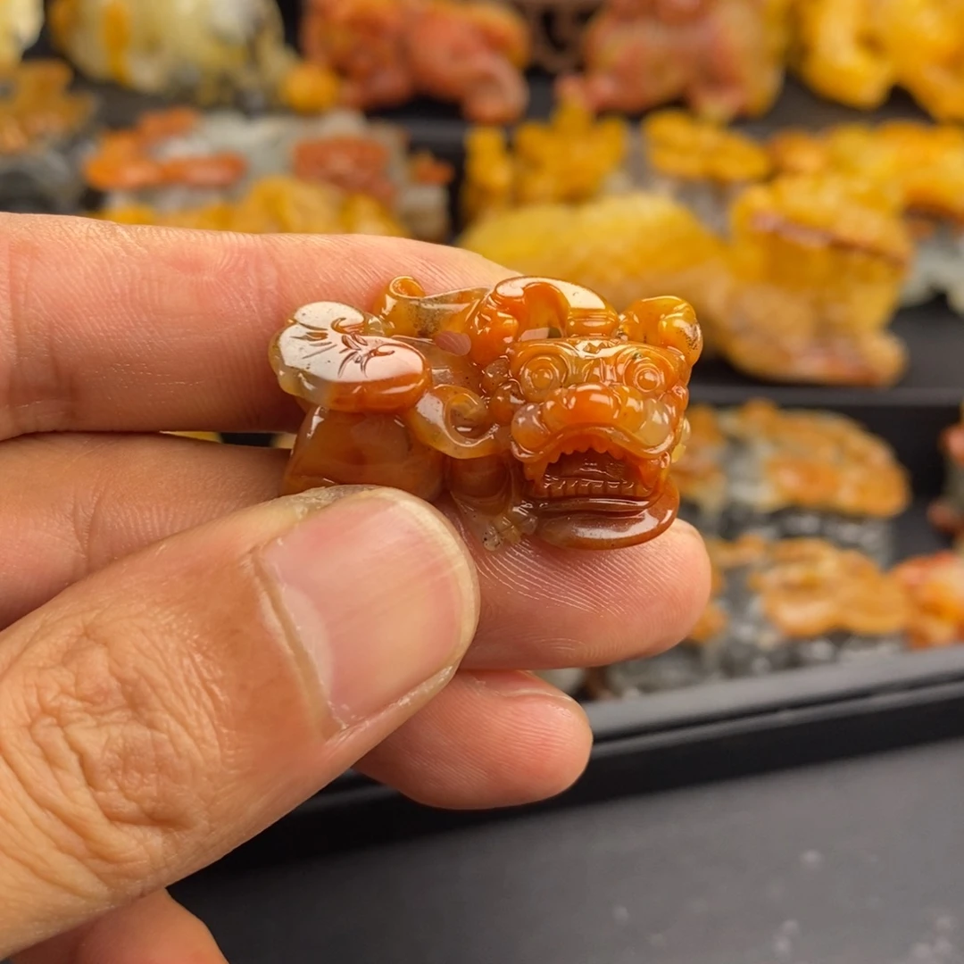 石英质玉（黄龙玉）未镶嵌颈饰