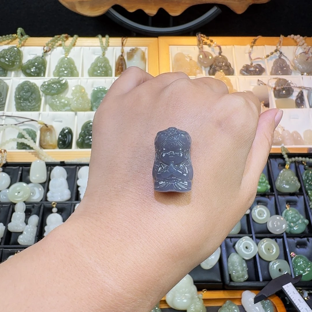 和田玉未镶嵌颈饰岳*丘