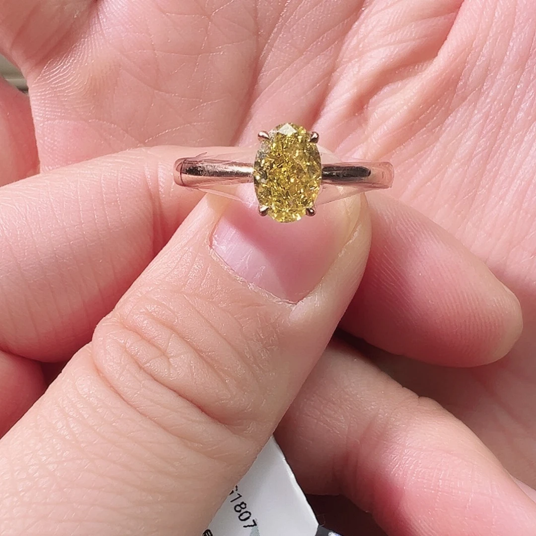 18K金镶嵌实验室培育钻石艳彩黄鸽子蛋15圈