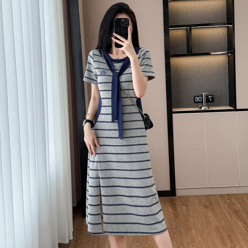 条纹连衣裙开叉设计感肩带山茶花遮肉显瘦时尚休闲中长款大码