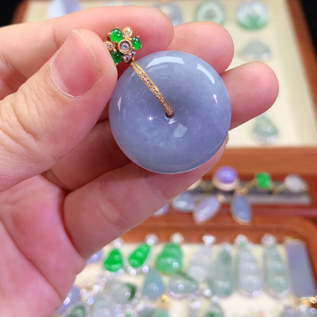 颈饰18K金镶嵌翡翠