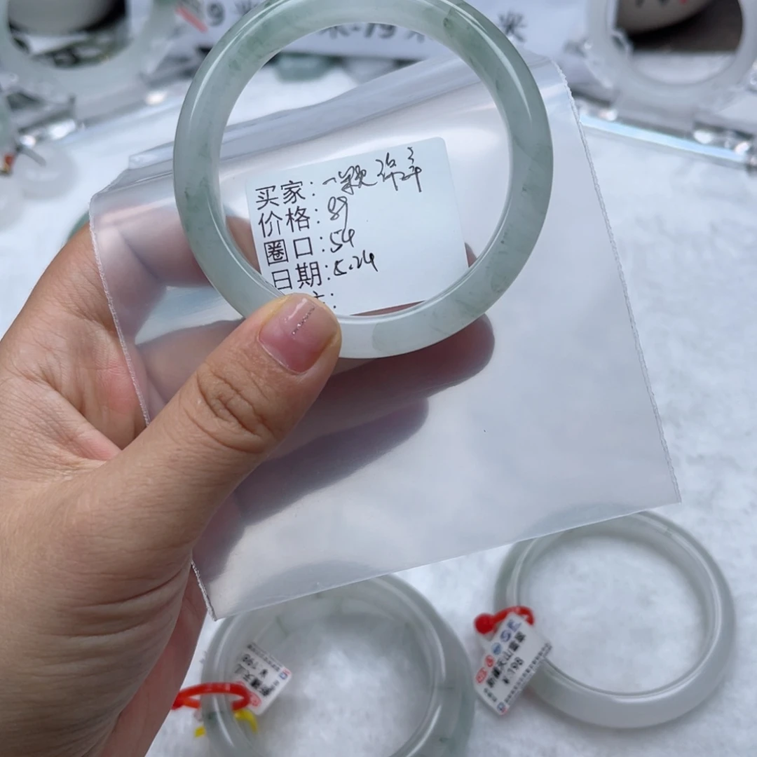 石英质玉手镯未镶嵌