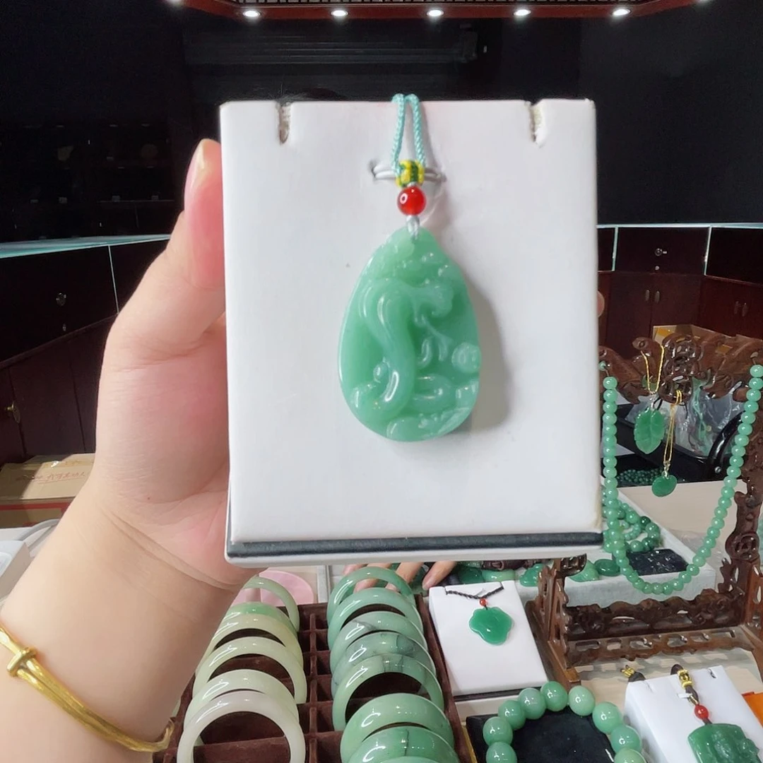 密玉（石英质玉）未镶嵌颈饰