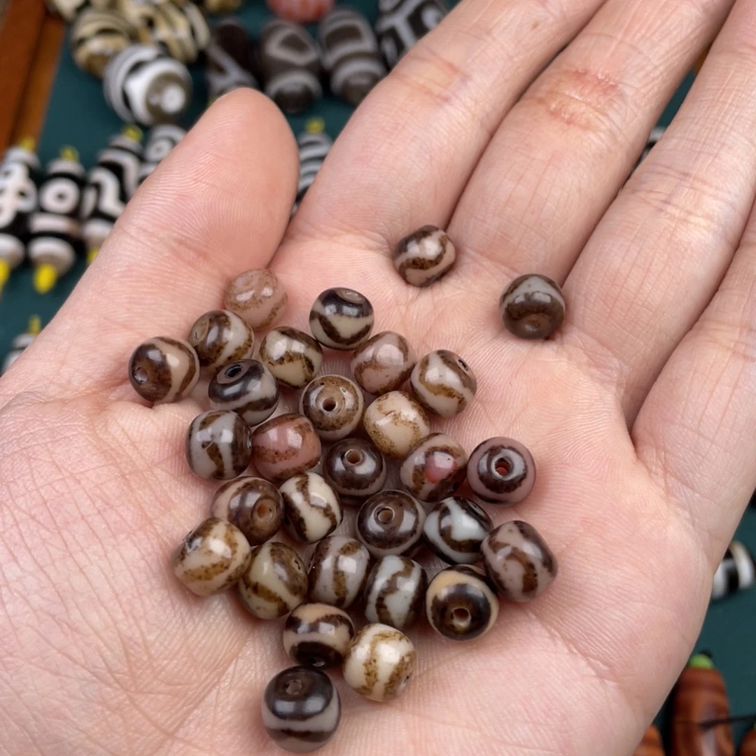 玛瑙/玉髓裸珠30粒曲贡小牙8mm