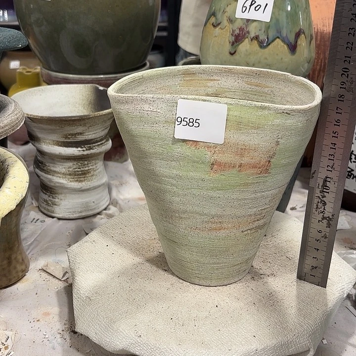 摆件高28，口15，有孔9858