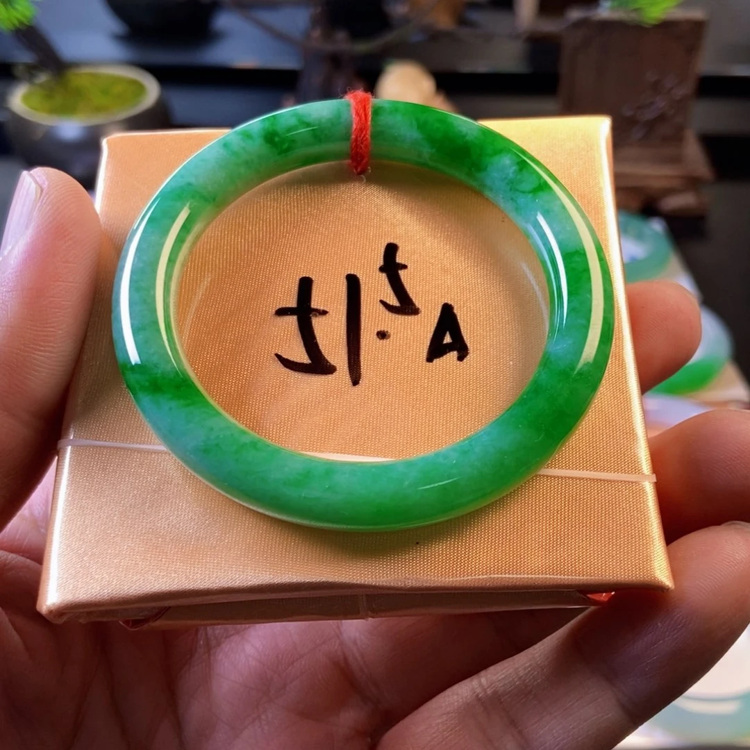 翡翠未镶嵌手镯57、满色圆条