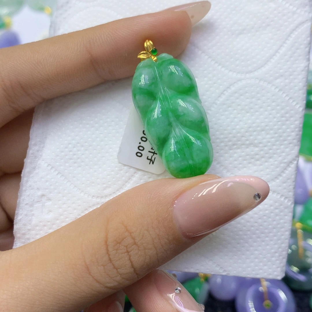 颈饰18K金镶嵌翡翠