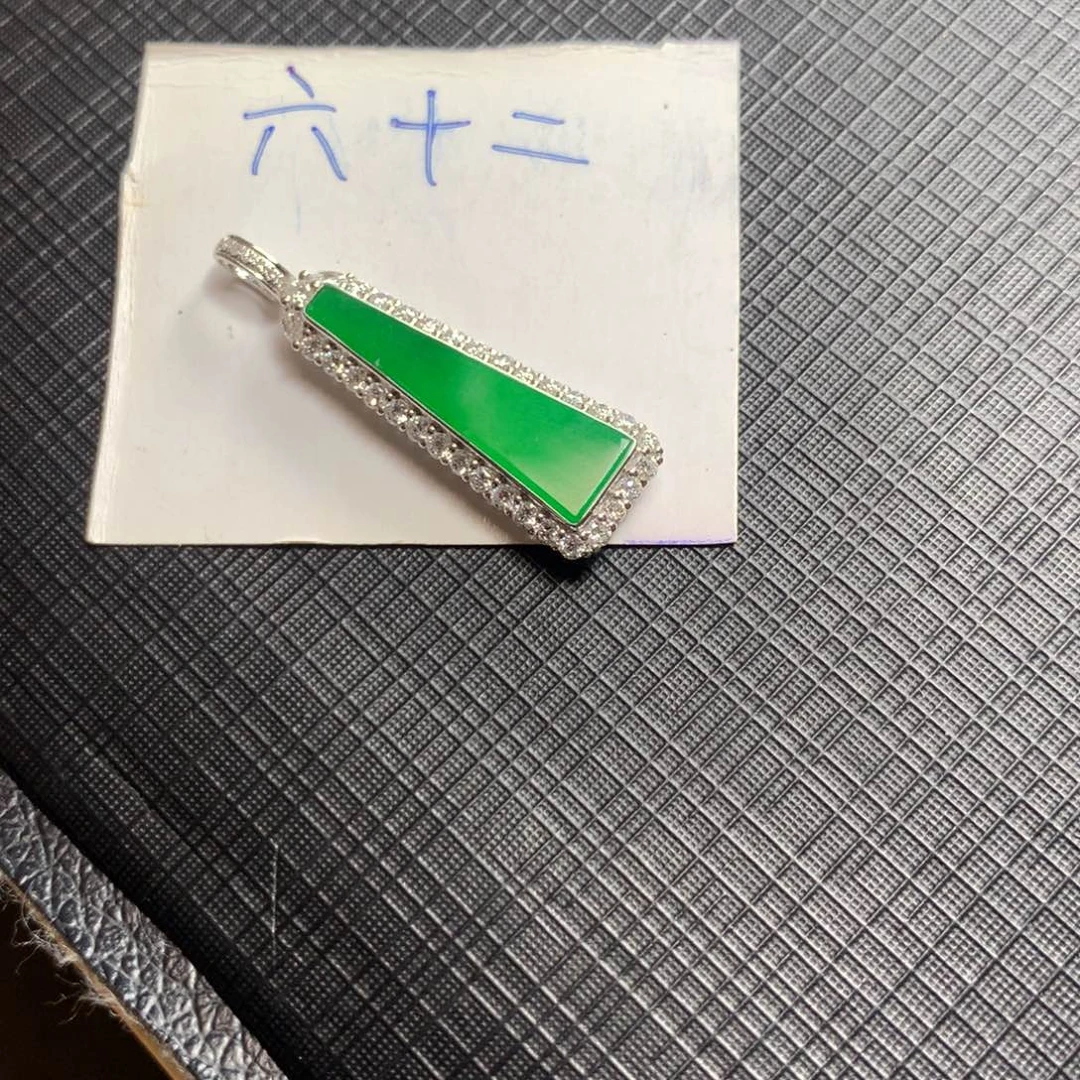 颈饰18K金镶嵌翡翠翡翠