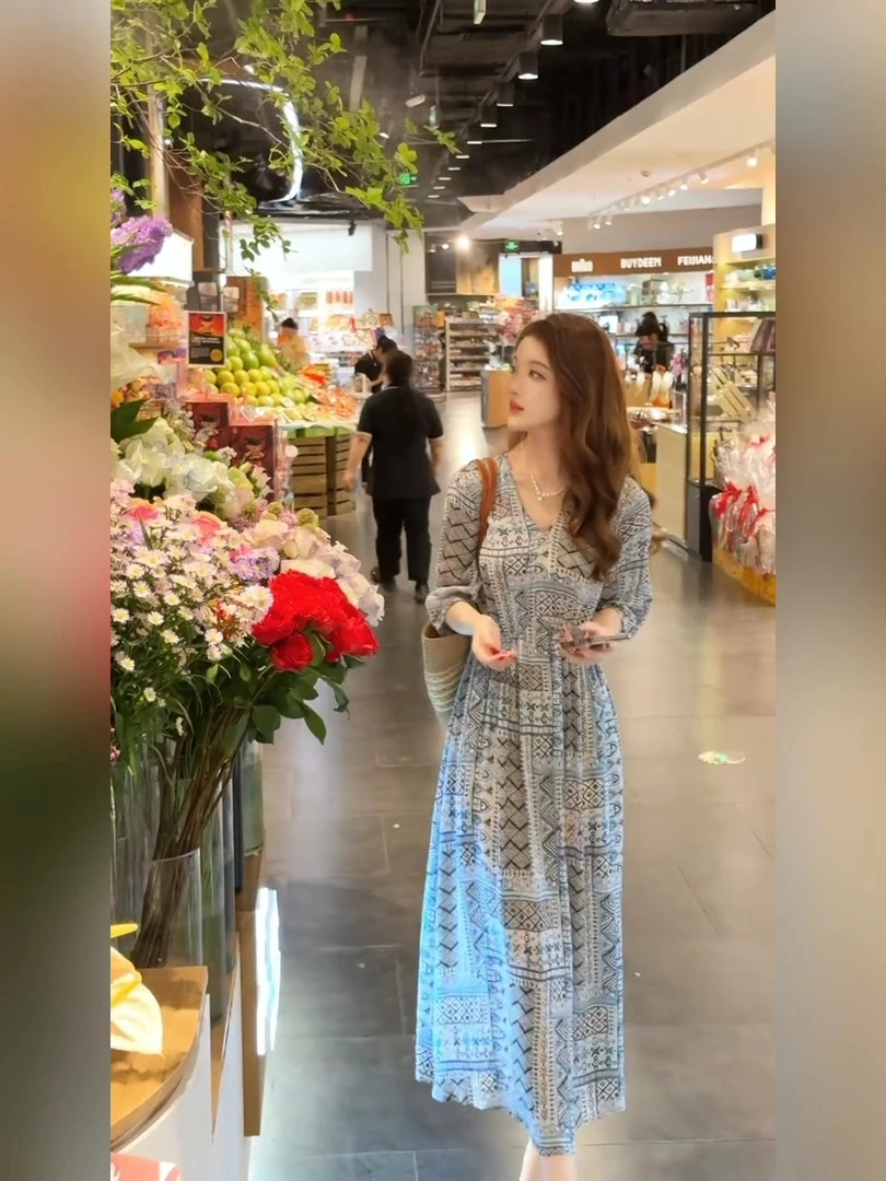 2025夏季新款慵懒风气质印花连衣裙女显瘦时尚高级小众设计感长裙