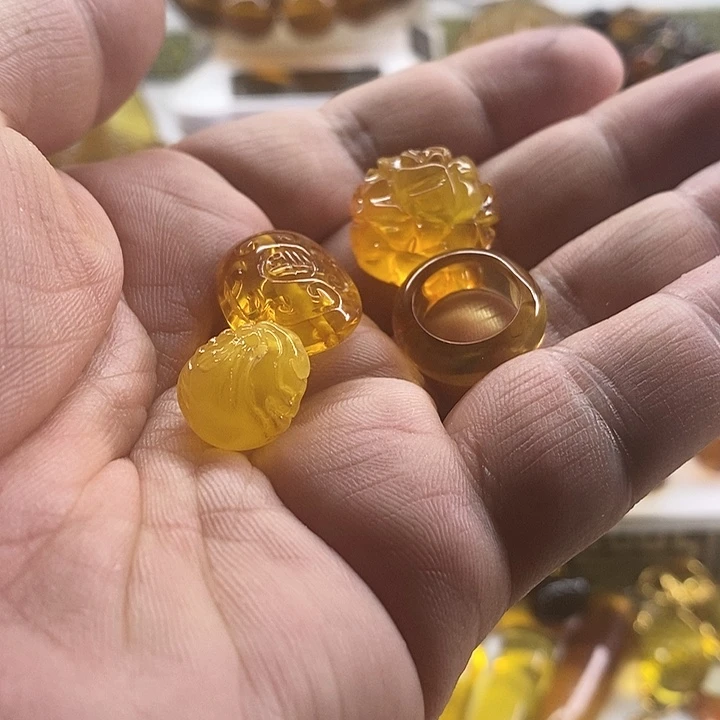 未镶嵌琥珀珠宝奇石朱*娅吊坠