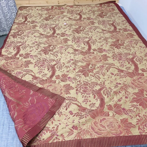 J018 红色提花盖毯150*200