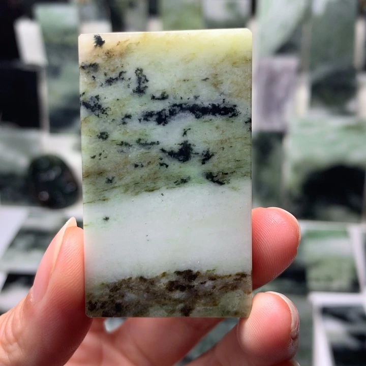 独山玉颈饰未镶嵌