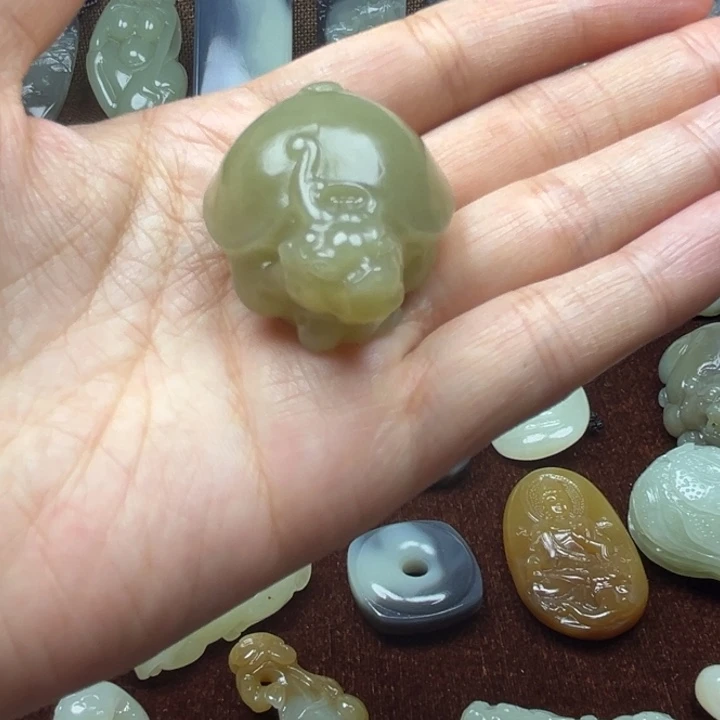 和田玉未镶嵌颈饰