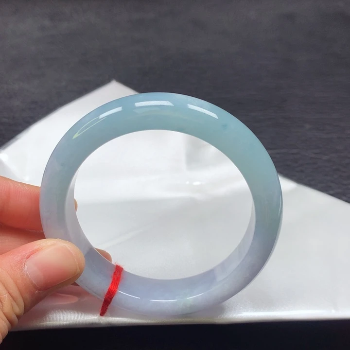 翡翠手镯未镶嵌55圈