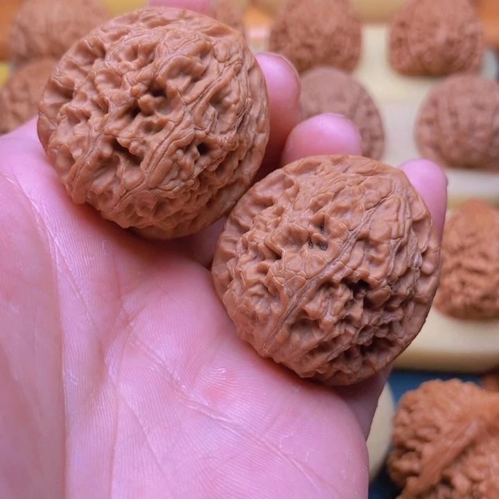 兴***文玩核桃把件38粗筋爆肉水龙纹